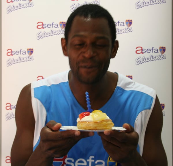 Felicita a Lamont Barnes por su cumpleaños
