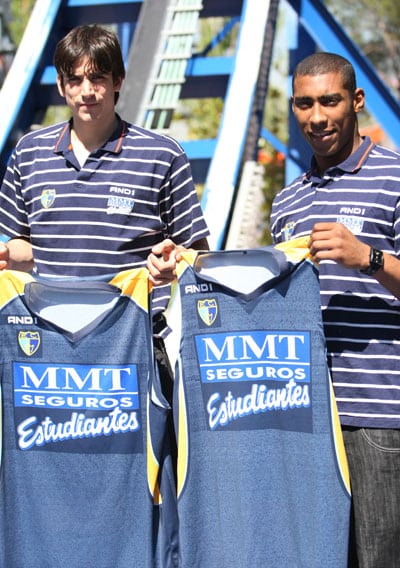 SUÁREZ Y GRANGER PRESENTAN LA “CAMISETA DEL DERBI” EN EL PARQUE DE ATRACCIONES